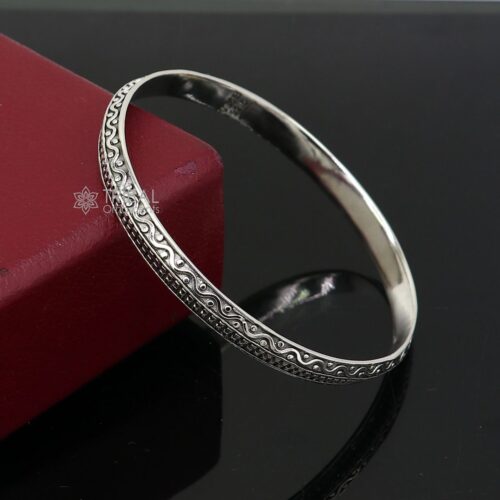 The Classic "Leheriya" Oxidized Silver Kada