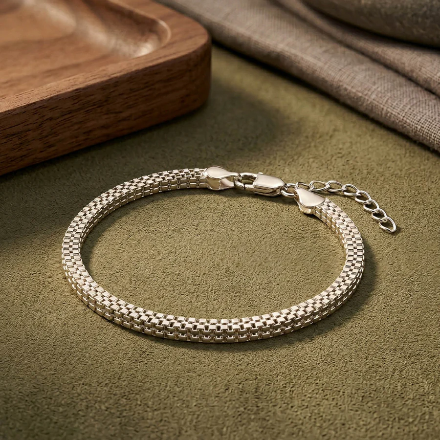 j18 Classic Mesh Men's Bracelet - Image 1